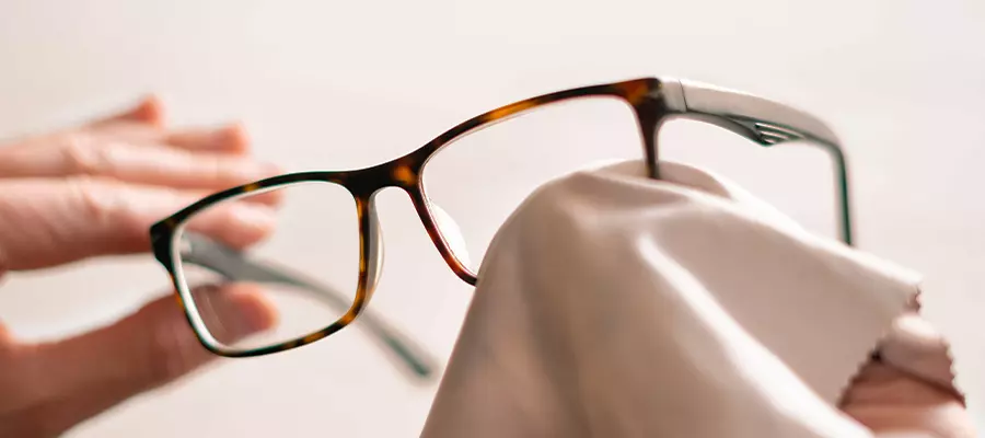 Очки или контактные линзы — что лучше выбрать?