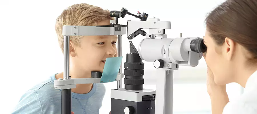Проверка зрения у ребенка
